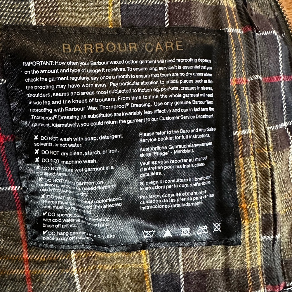 Authentic Barbour women’s waxed jacket with the original Barbour Tartan. - Picture 4 of 5